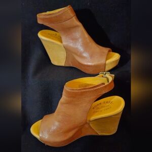 Kork-Ease Tan Wedge Peep-Toe Stappy Sandals - Size 8M